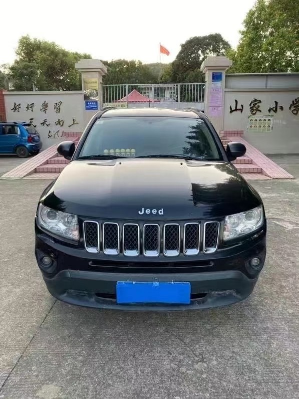 13年Jeep指南者轿车抵押车出售