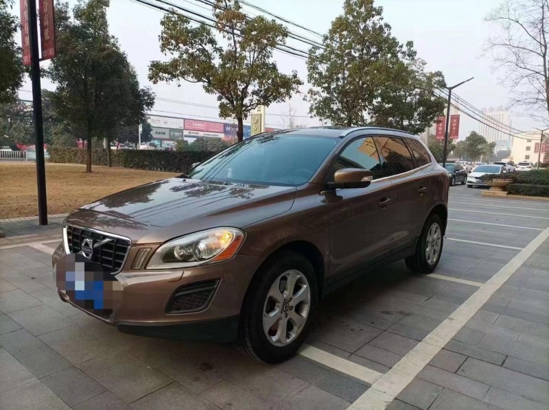 13年沃尔沃XC60轿车抵押车出售