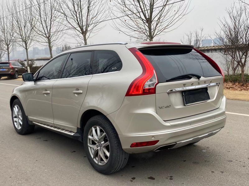 17年沃尔沃XC60轿车抵押车出售