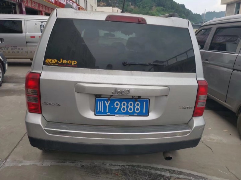 12年Jeep指南者SUV抵押车出售