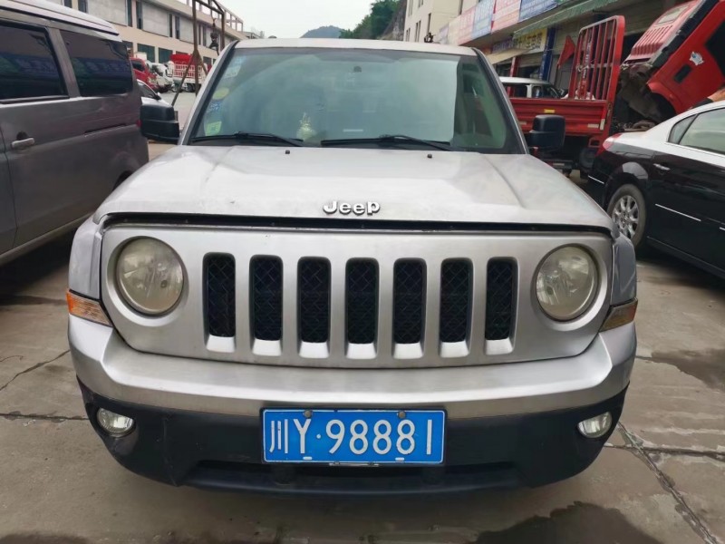 12年Jeep指南者SUV抵押车出售