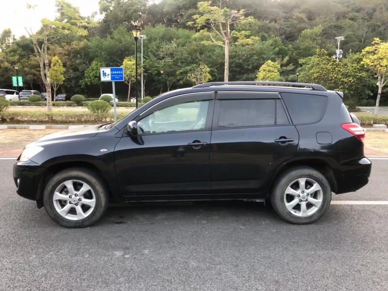 11年丰田RAV4荣放轿车抵押车出售