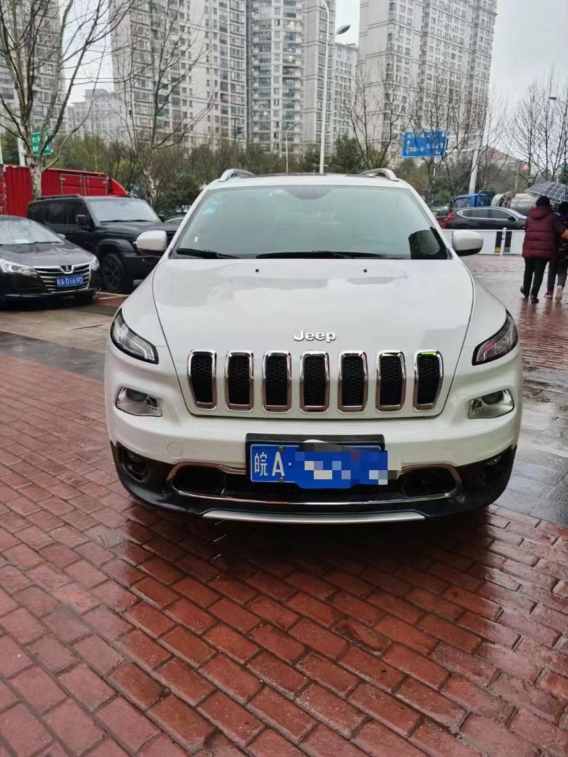 18年Jeep自由光SUV抵押车出售