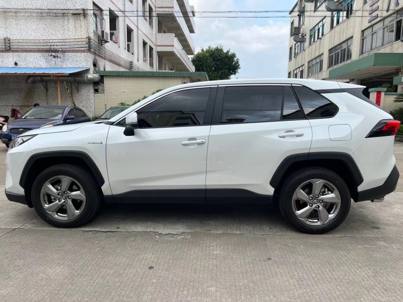 22年丰田RAV4轿车抵押车出售