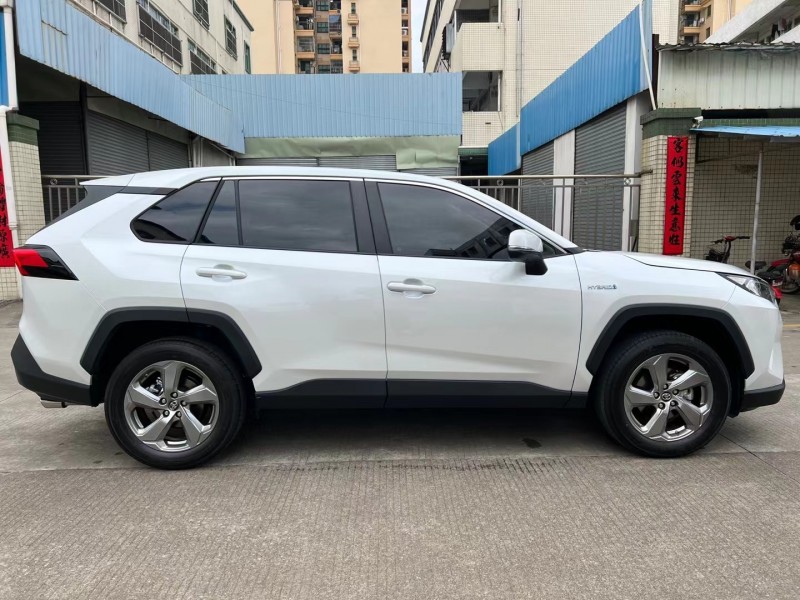 22年丰田RAV4轿车抵押车出售