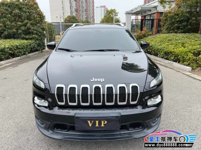 16年Jeep自由光轿车抵押车出售