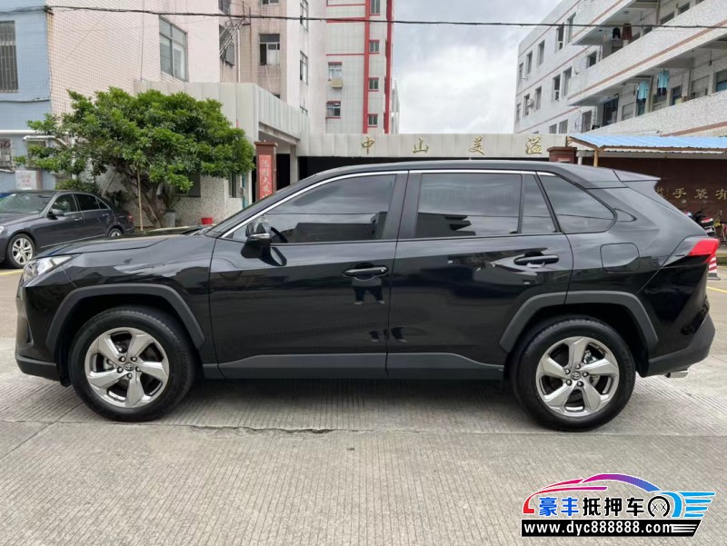 22年丰田RAV4轿车抵押车出售