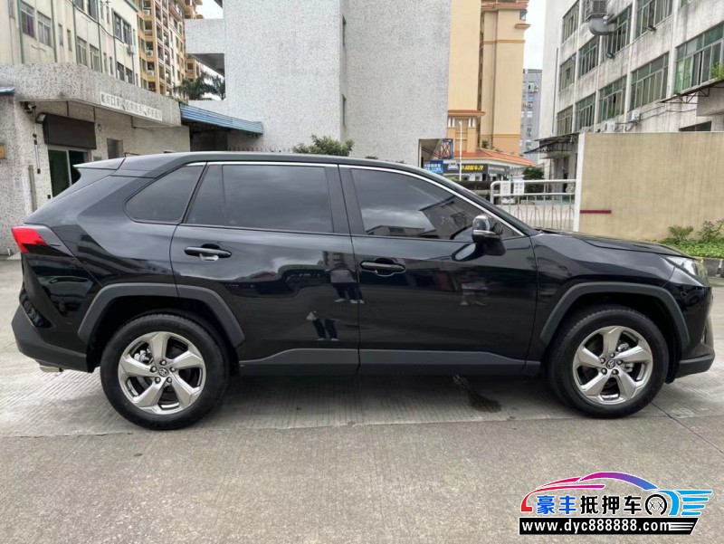 22年丰田RAV4轿车抵押车出售