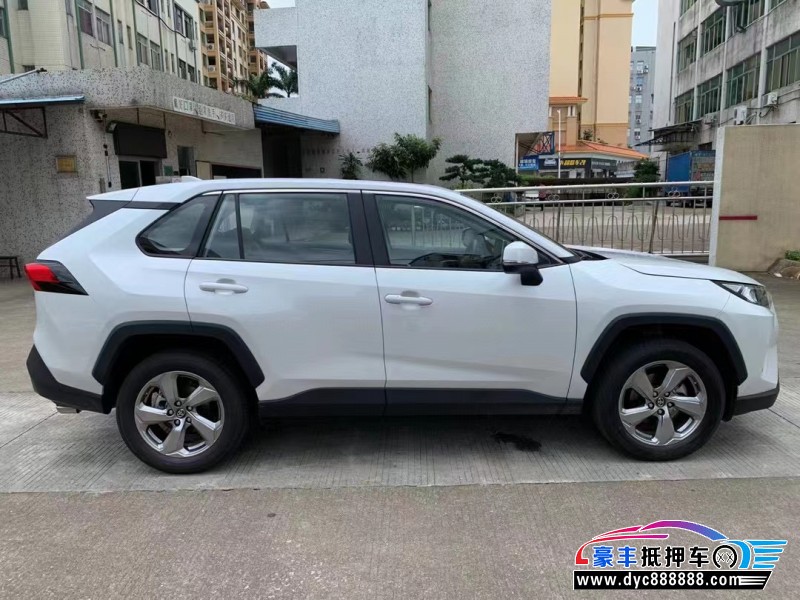 22年丰田RAV4轿车抵押车出售