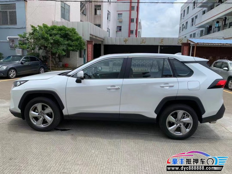 22年丰田RAV4轿车抵押车出售