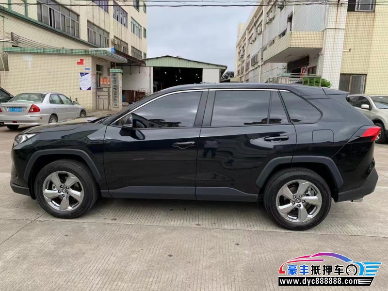 22年丰田RAV4轿车抵押车出售