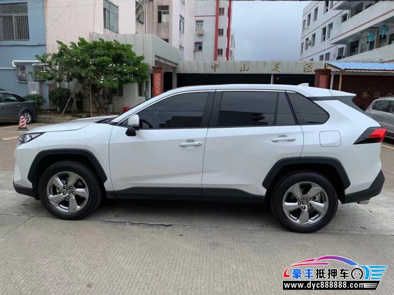 22年丰田RAV4轿车抵押车出售