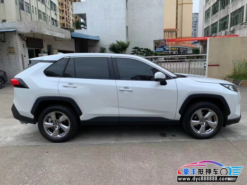 22年丰田RAV4轿车抵押车出售