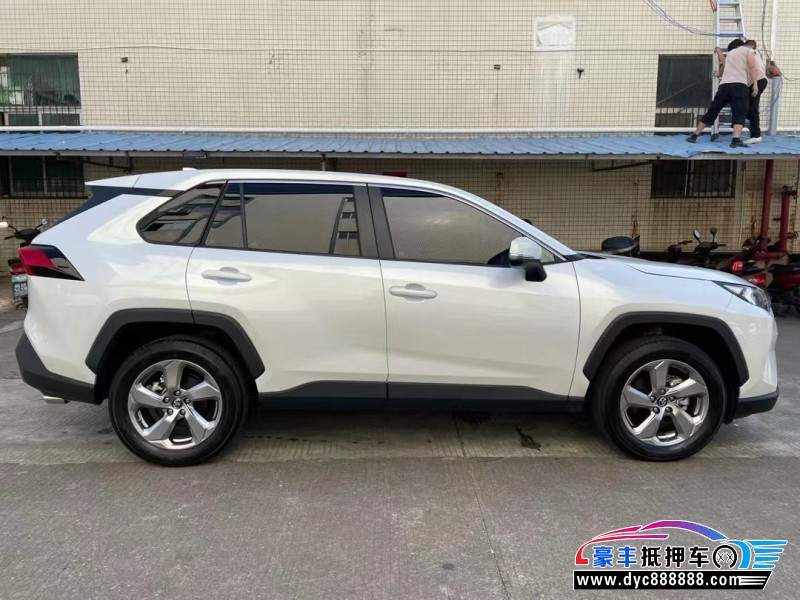 22年丰田RAV4轿车抵押车出售