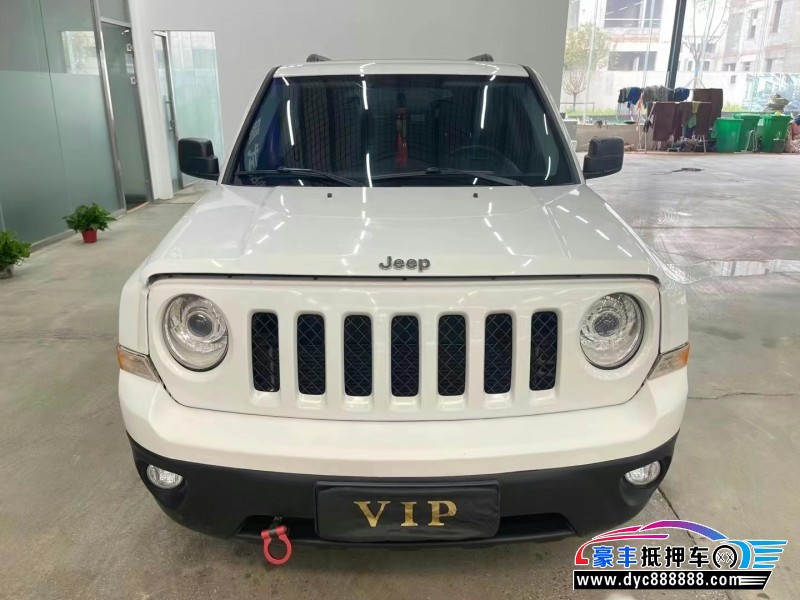 15年Jeep自由客轿车抵押车出售