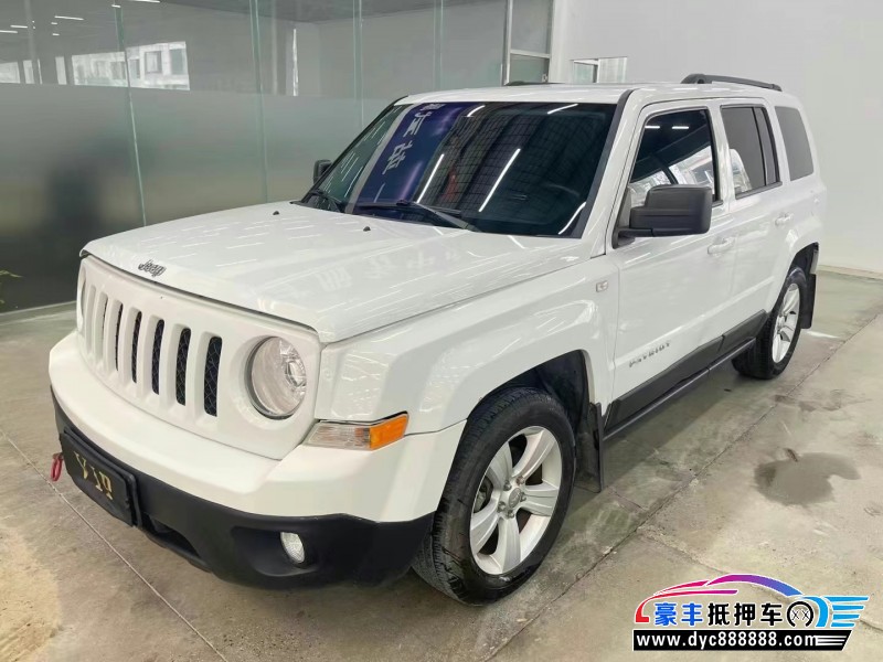 15年Jeep自由客轿车抵押车出售