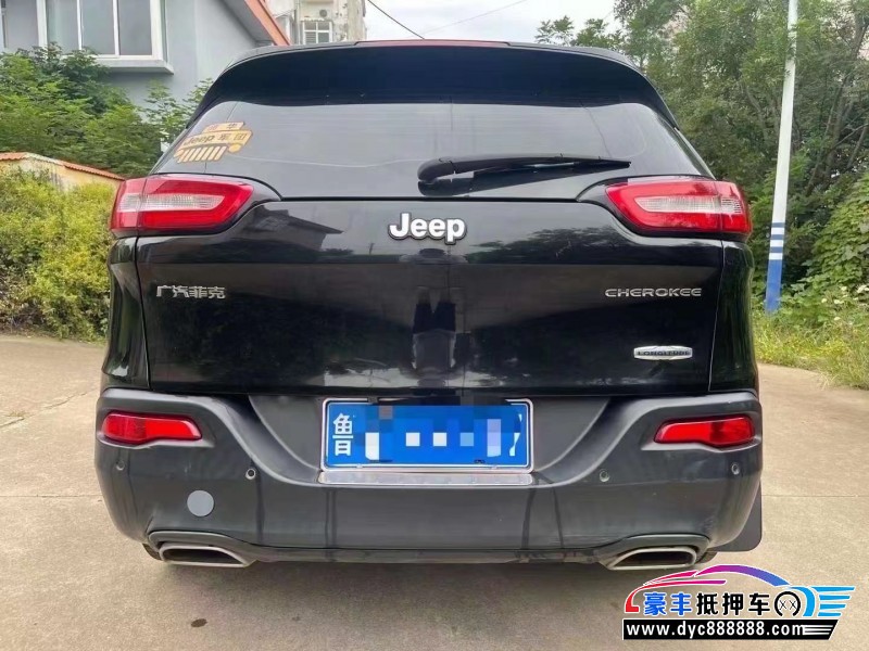 16年Jeep自由光轿车抵押车出售