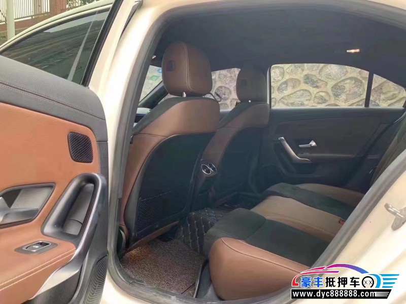 20年奔驰A轿车抵押车出售