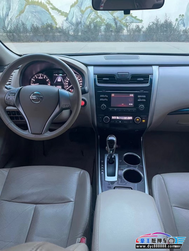 16年日产天籁轿车抵押车出售