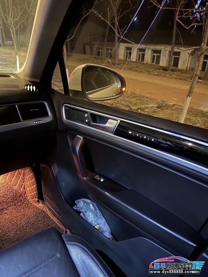 16年大众途锐轿车抵押车出售