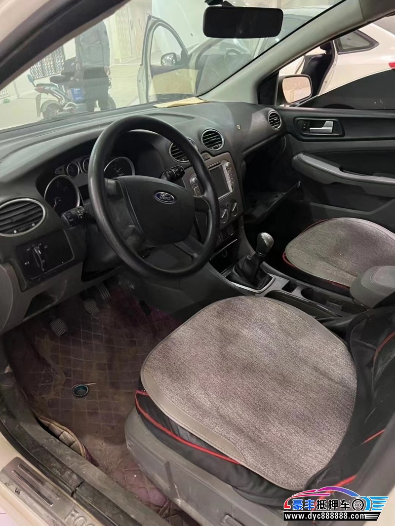 15年福特福克斯轿车抵押车出售