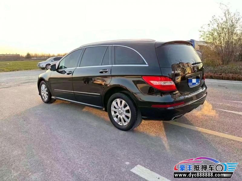 12年奔驰R级轿车抵押车出售