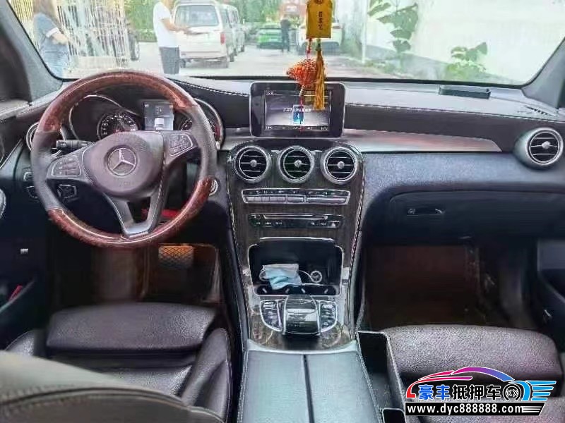 18年奔驰GLC轿车抵押车出售