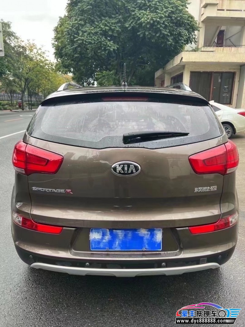 16年起亚智跑轿车抵押车出售