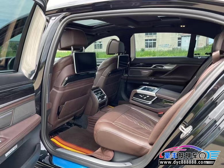 18年宝马7系轿车抵押车出售