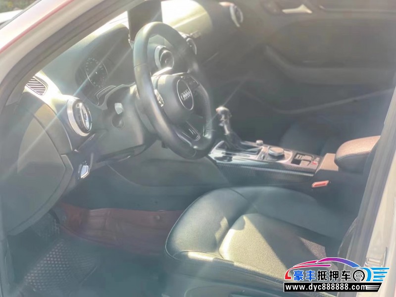 17年奥迪A3轿车抵押车出售