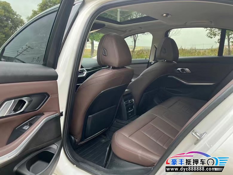 21年宝马3系轿车抵押车出售