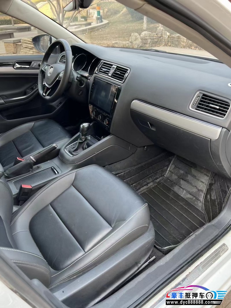 18年大众速腾轿车抵押车出售