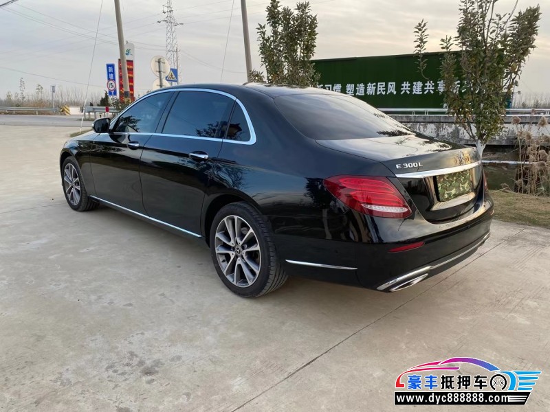 17年奔驰E轿车抵押车出售