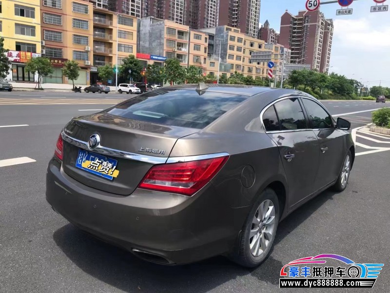 15年别克君越轿车抵押车出售