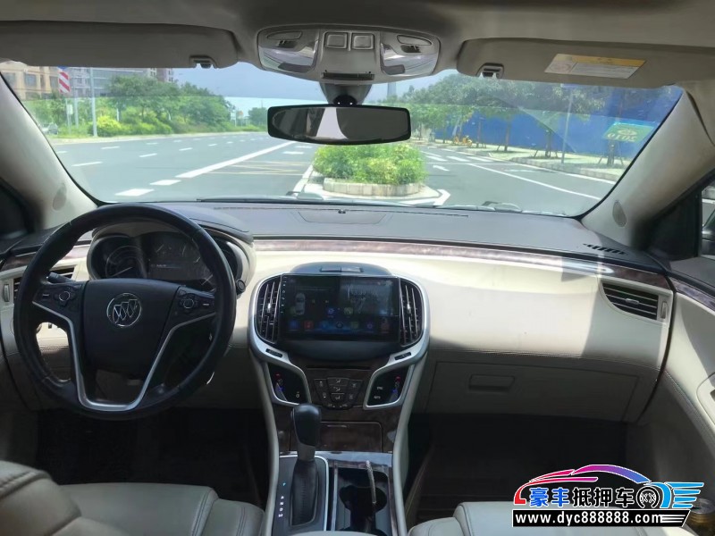 15年别克君越轿车抵押车出售