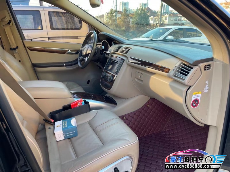 11年奔驰R级轿车抵押车出售