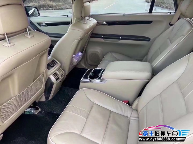 17年奔驰R级轿车抵押车出售