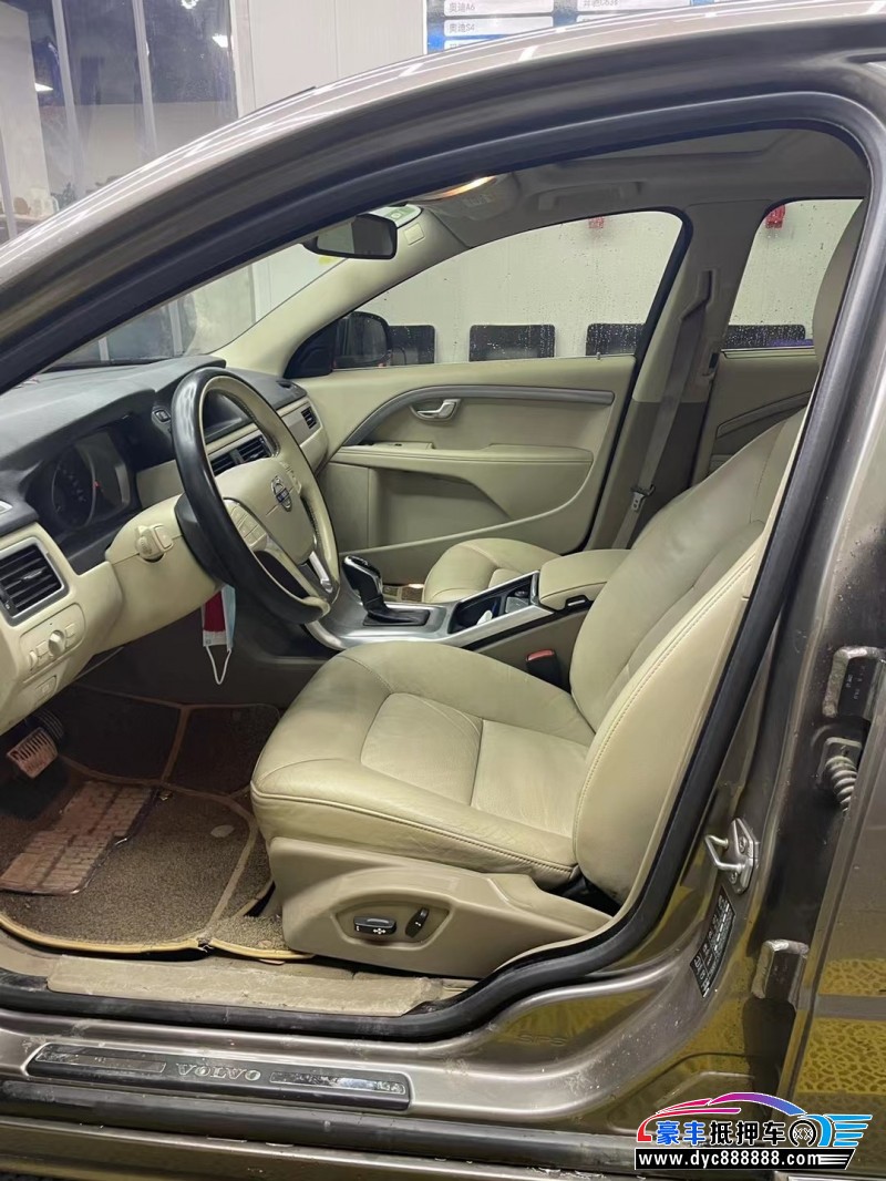 14年沃尔沃S80轿车抵押车出售