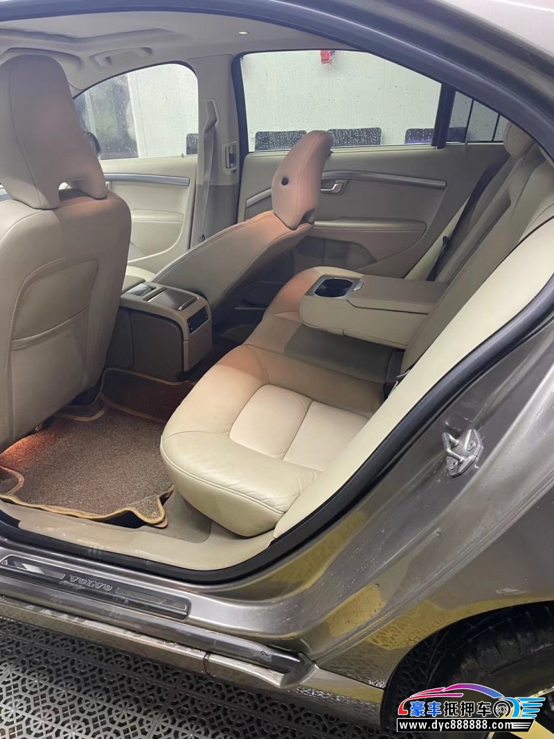 14年沃尔沃S80轿车抵押车出售