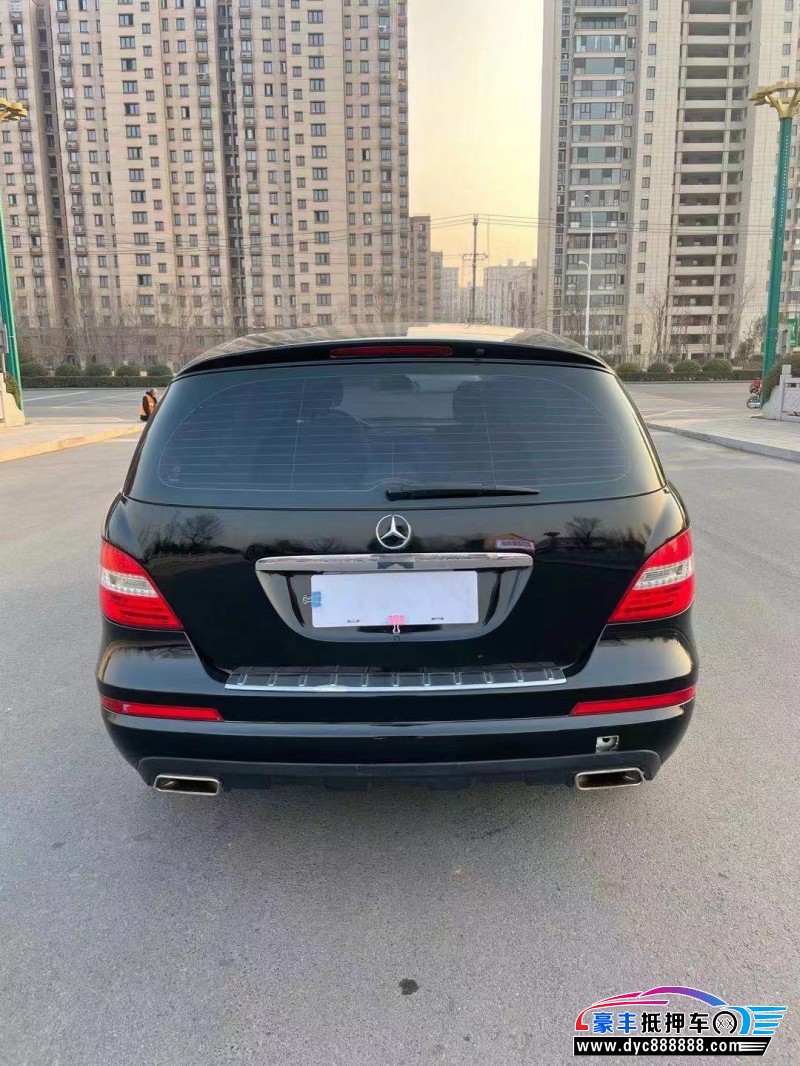 13年奔驰R级轿车抵押车出售