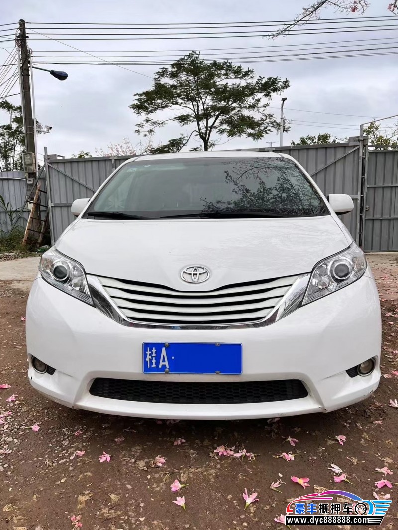 18年丰田塞纳轿车抵押车出售