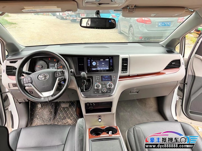 18年丰田塞纳轿车抵押车出售