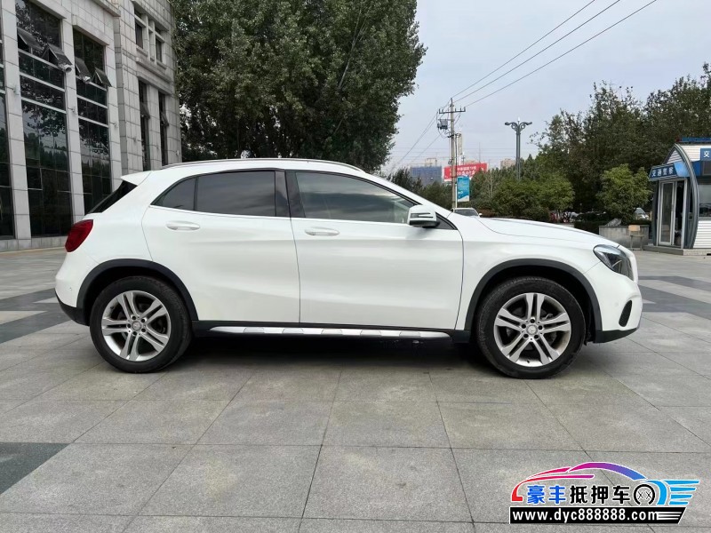 17年奔驰GLA轿车抵押车出售