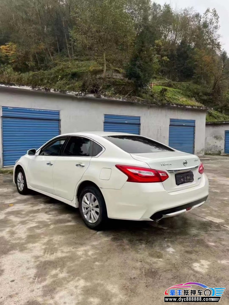 18年日产天籁轿车抵押车出售