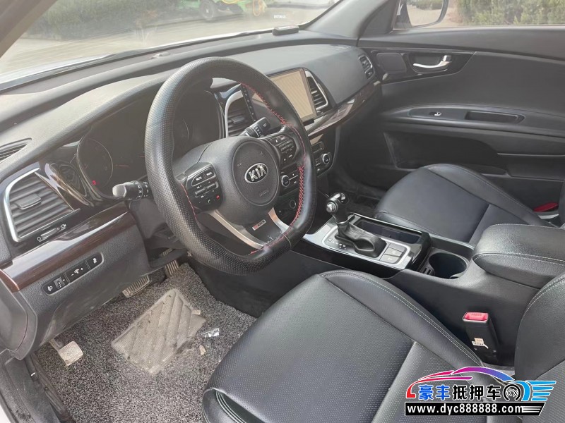 17年起亚K4轿车抵押车出售