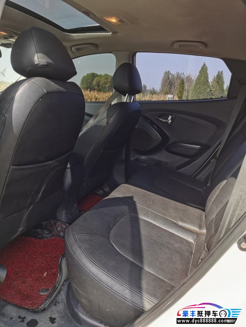 16年现代ix35轿车抵押车出售