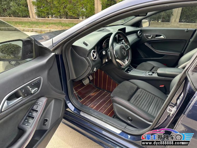 18年奔驰CLA轿车抵押车出售