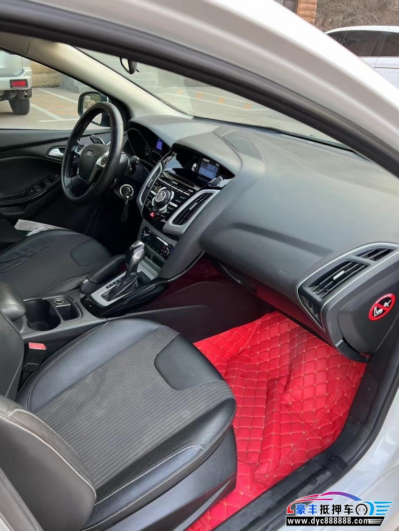 12年福特福克斯轿车抵押车出售