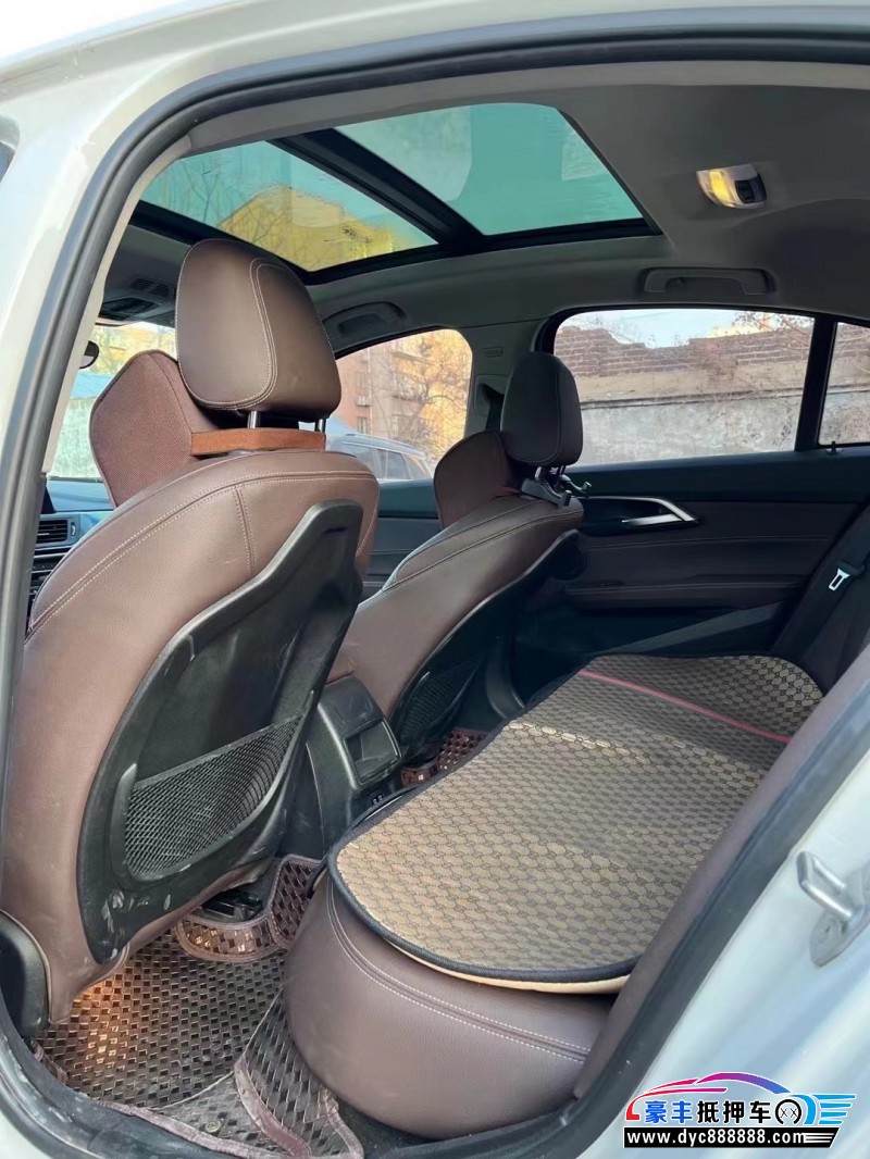 20年宝马1系轿车抵押车出售