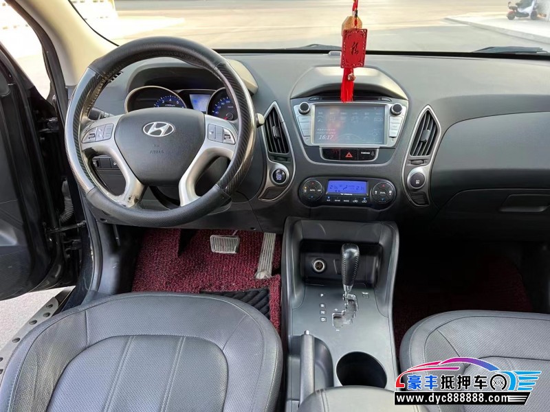 13年现代ix35轿车抵押车出售